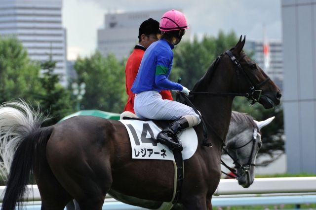札幌スーパー未勝利　本馬場入場 レジアーネ