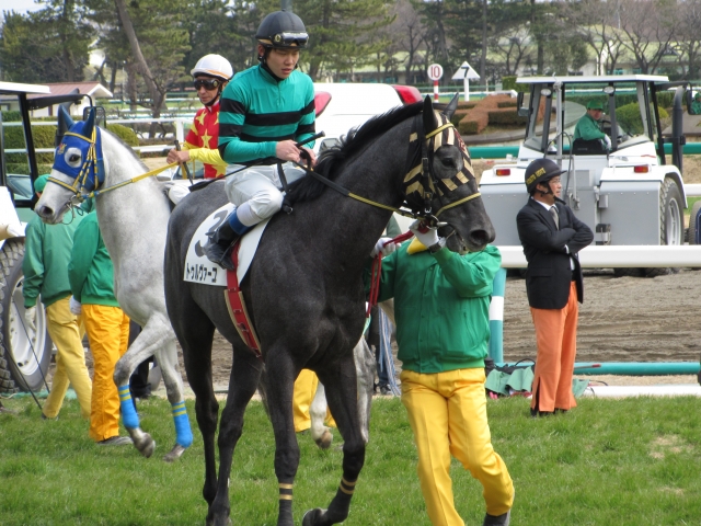 ３月３日　輪乗り トゥルヴァーユ