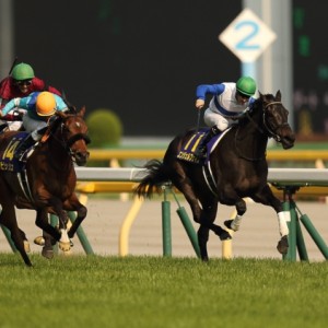 坂を上がって200mまだ先頭!!