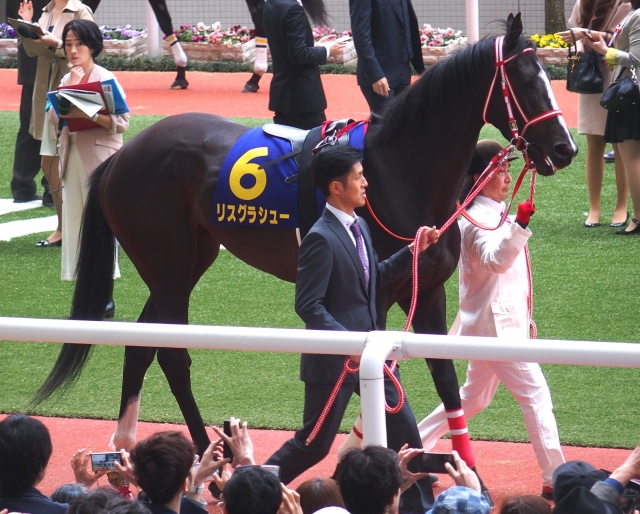 桜花賞パドック リスグラシュー