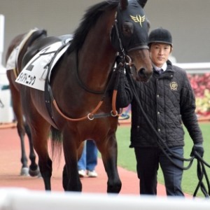 メイクデビュー戦 パドックにて