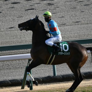 本馬場入場　