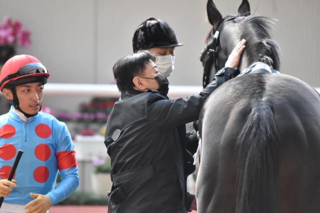 新馬戦 レゾンドゥスリール