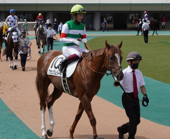 2021/10/10 2歳新馬 グランプレジール