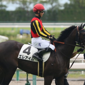 メイクデビュー