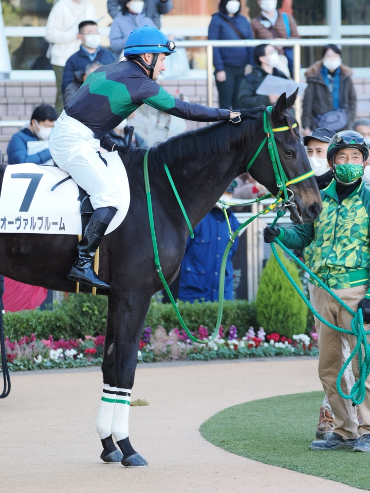 2022/12/18 2歳未勝利(牝) オーヴァルブルーム